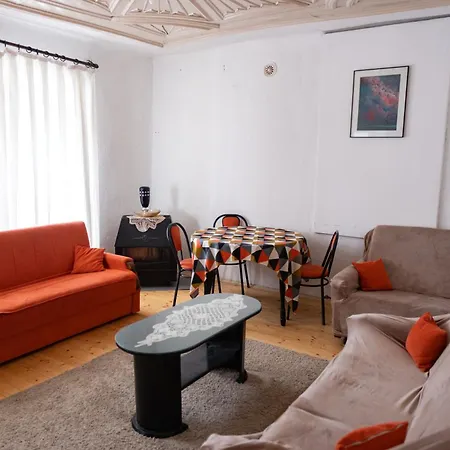 Apartment Gera's House *